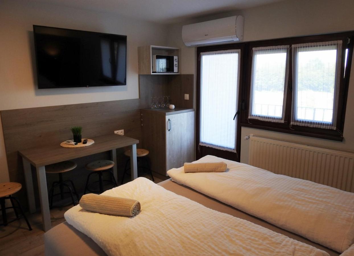 Kukorica Csarda Apartman 2 Balatonujlak Exterior foto